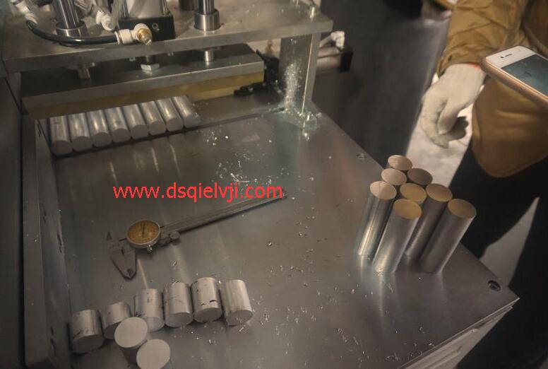 【上?！窟x擇鄧氏全自動鋸鋁機，切割直徑100mm鋁棒做汽車配件